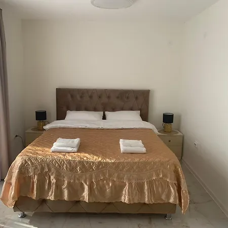Dina Lux Apartman *